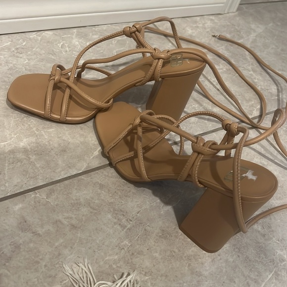 NWT Leather Gianni Bini Heels - Picture 3 of 6